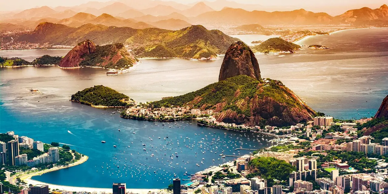 Le Pain de Sucre et la baie de Guanabara à Rio de Janeiro, au Brésil