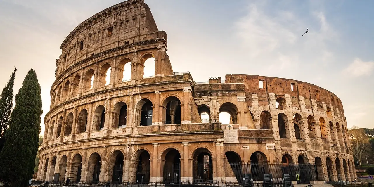 Le Colisée dans la lumière du soir, à Rome