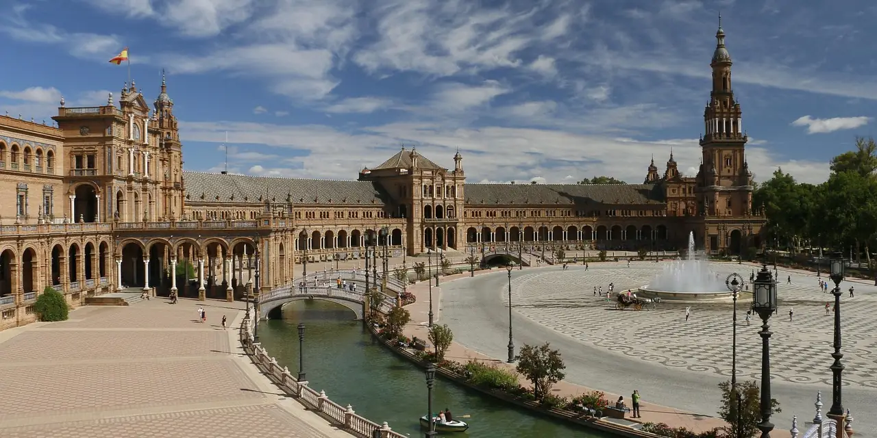 La place d'Espagne et son canal, à Séville
